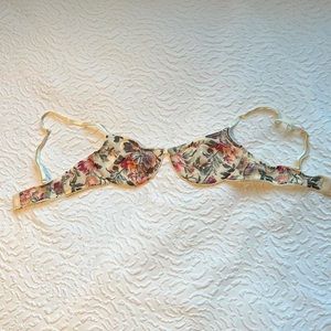 floral 💐 demi unpadded wire bra
out from under ~ urban outfitters